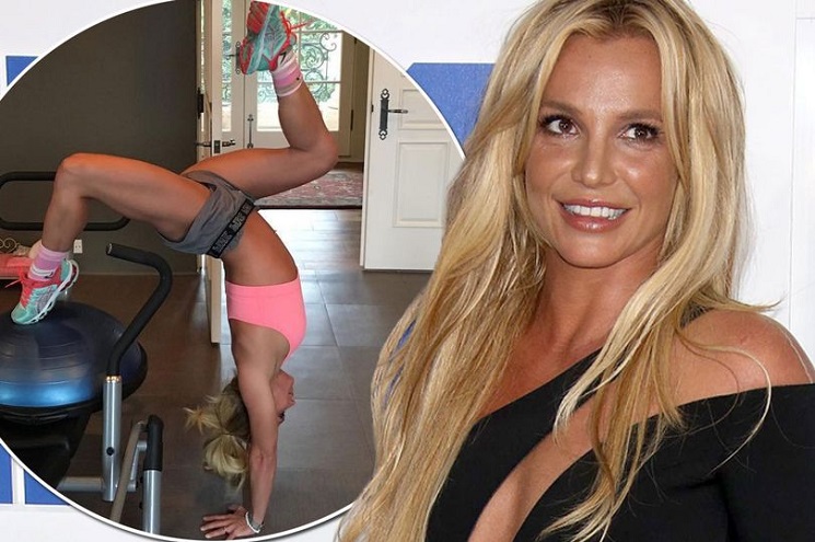 Britney Spears looks incredible as she flashes toned body in flexible workout snap