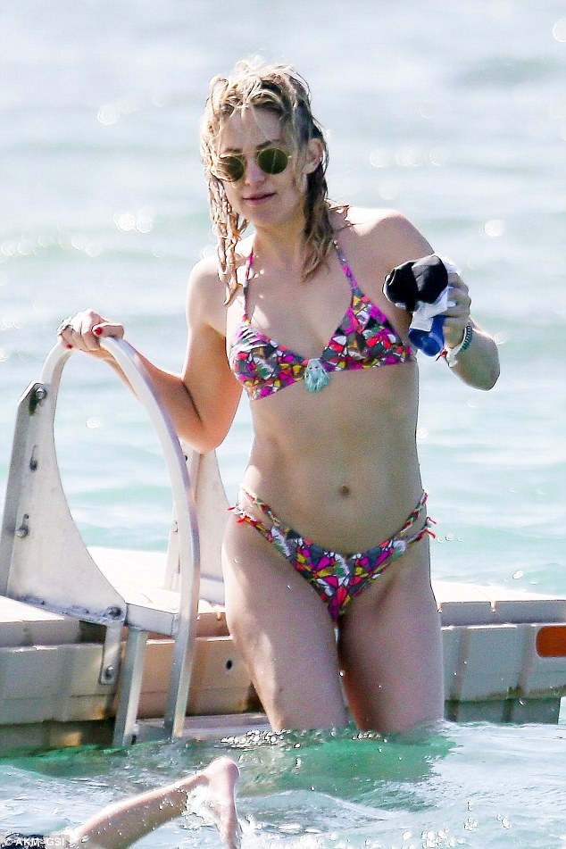 Kate Hudson flaunts rock hard body in colorful Bikini as she enjoys the water while on vacation in Hawaii