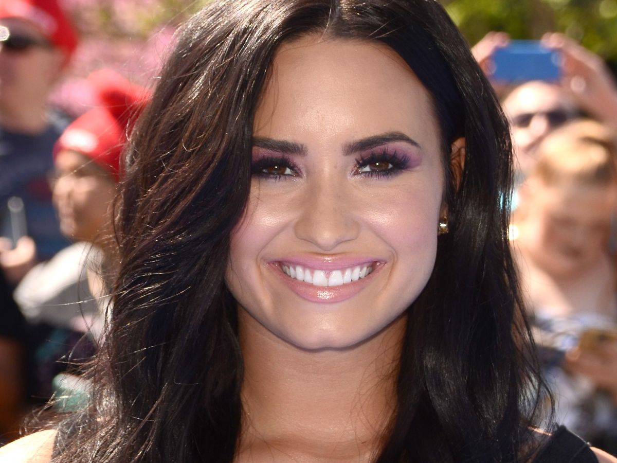 Demi Lovato shares BEST Advice for Surviving Bad Body Image Days