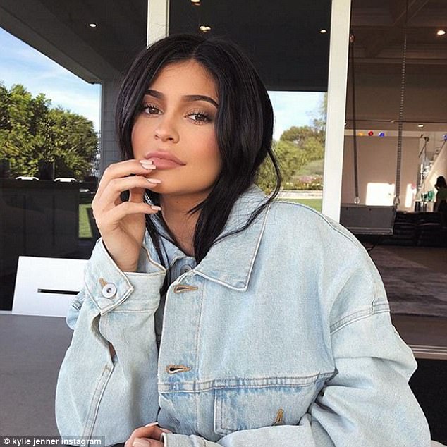 Kylie Jenner & Travis Scott Fighting about Her Pregnancy Reveal?