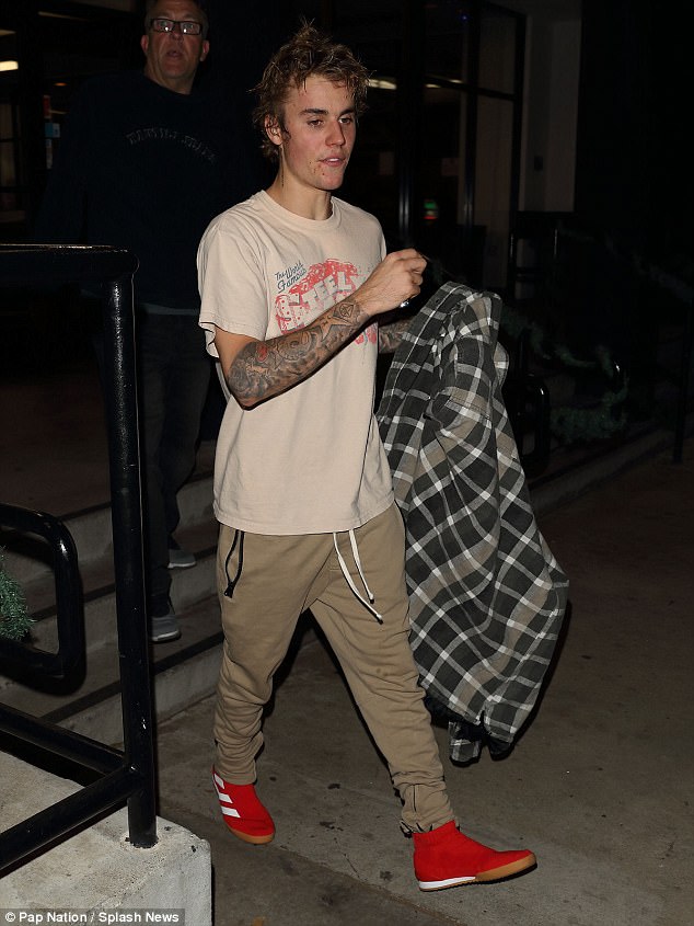 Skating on thin ice! Justin Bieber looks a tad worn-out as he leaves energetic hockey session… after taking a wince-inducing tumble in the rink