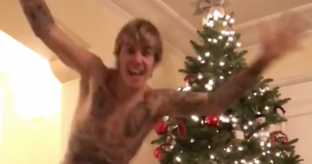 Justin Bieber Decorates Tree SHIRTLESS & Dances to Ed Sheeran’s “Perfect”