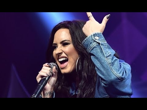 Demi Lovato – “Échame La Culpa” FIRST TIME LIVE