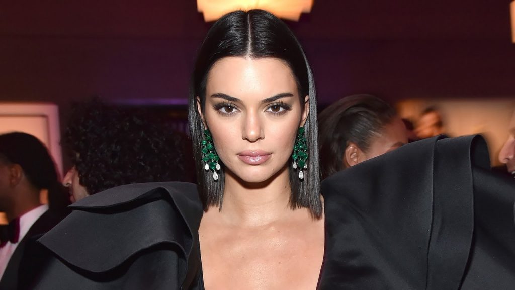 Kendall Jenner HOSPITALIZED before Oscars & Snubbed Caitlyn at Party?