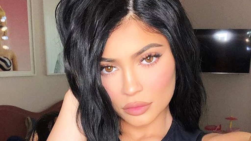 Kylie Jenner makes this ridiculous amount Per Instagram Post!